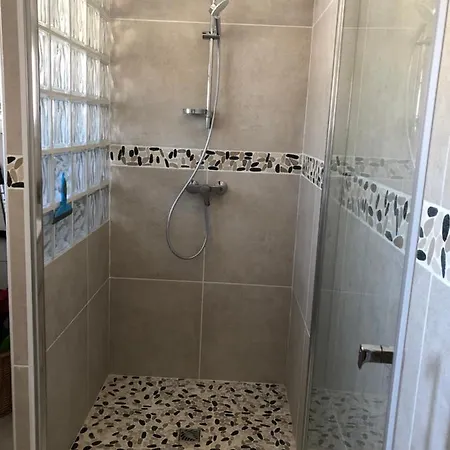 Hébergement de vacances Jolie Dépendance T2 *